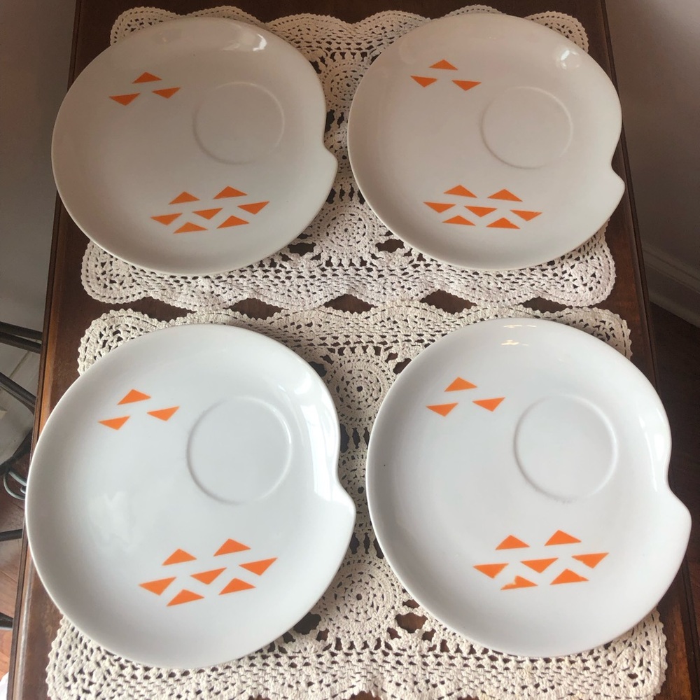 4 MID-CENTURY MODERN RETRO SNACK PLATES BY JONAS ROBERTS– ORANGE DOMINO PATTERN